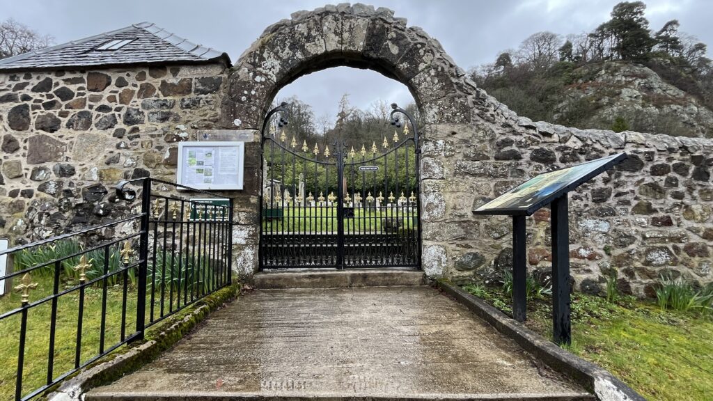 Gates into Auld Logie Kirk Causewayhead Stirling 